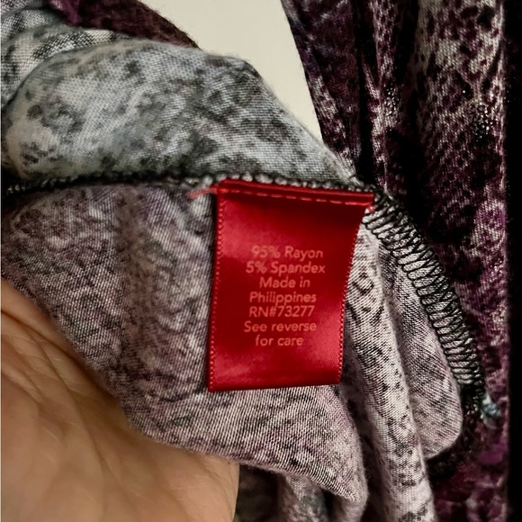 Jennifer Lopez SZ Med Long Sleeve Shark Bite Hemline Tunic Blouse with Keyhole - Picture 5 of 7